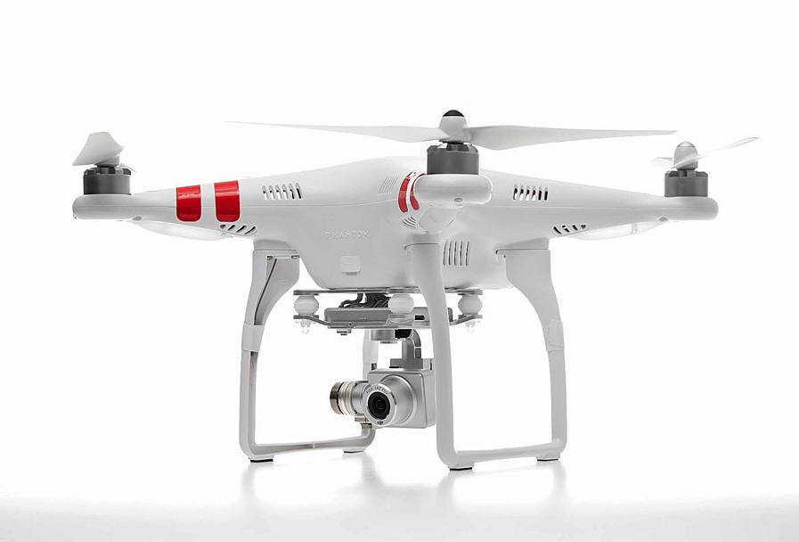 DJI PHANTOM. Drone con doppio controllo di volo, velocit max 10m/s.650 euro